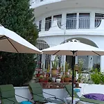 Sunrise Hotel *